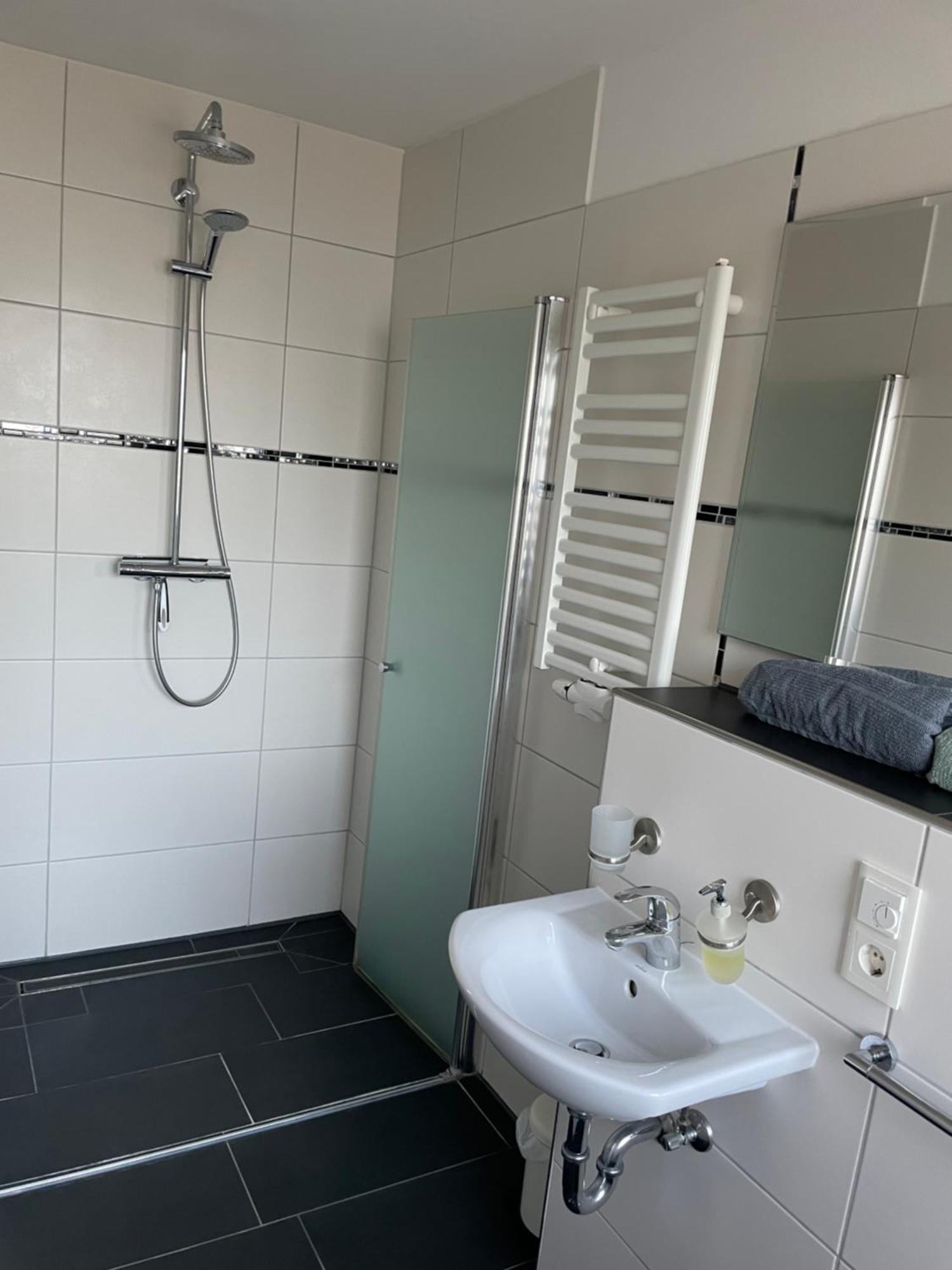 Ferienwohnung Mit Fussbodenheizung Nahe Messe, Gratis Parkplatz Und Abstellplatz E - Bike Hannover Dış mekan fotoğraf