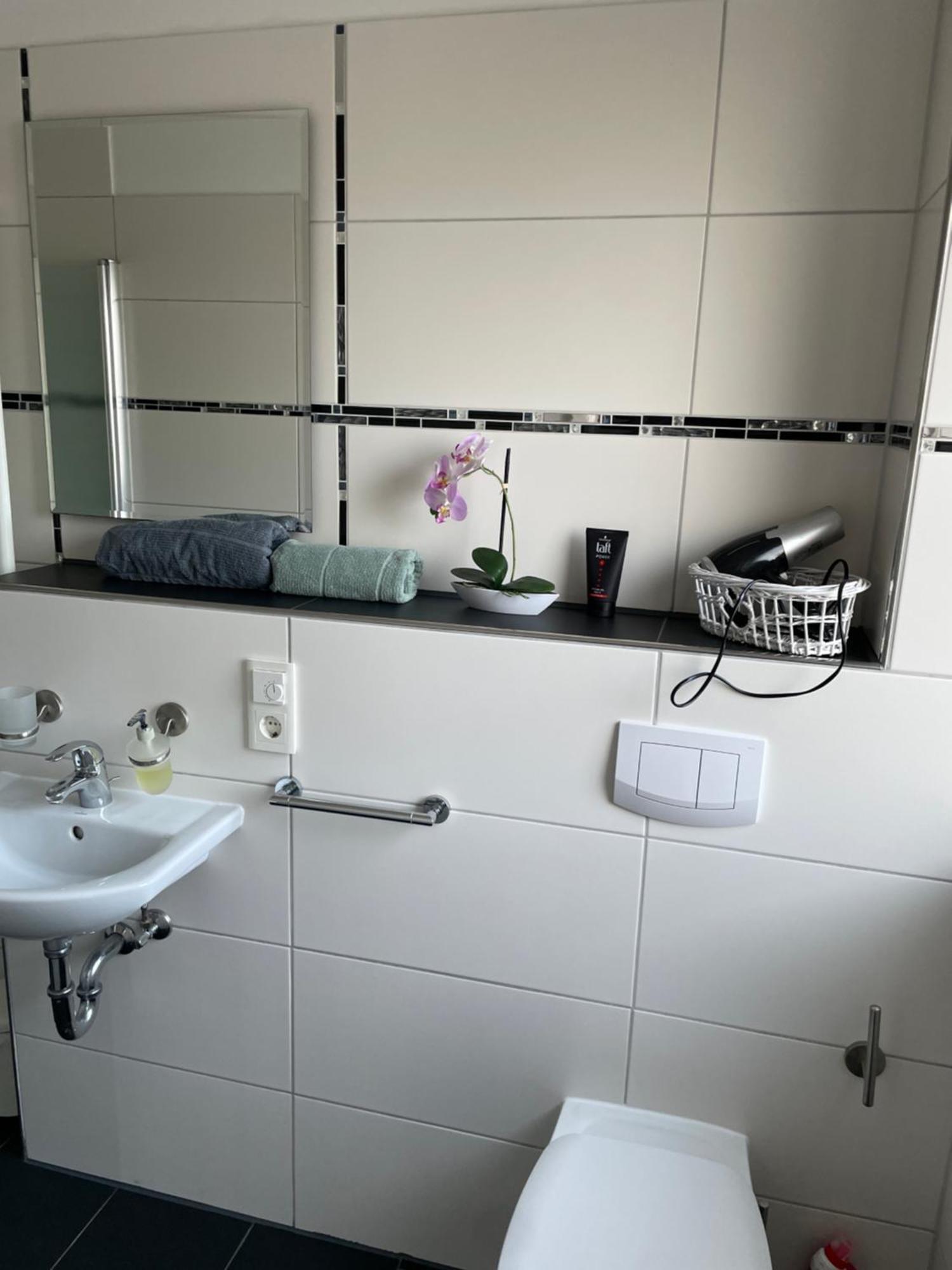Ferienwohnung Mit Fussbodenheizung Nahe Messe, Gratis Parkplatz Und Abstellplatz E - Bike Hannover Dış mekan fotoğraf